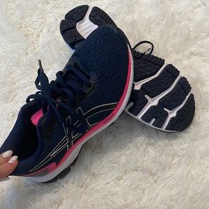 ASICS GT-1000. EXCELLENT CONDITION